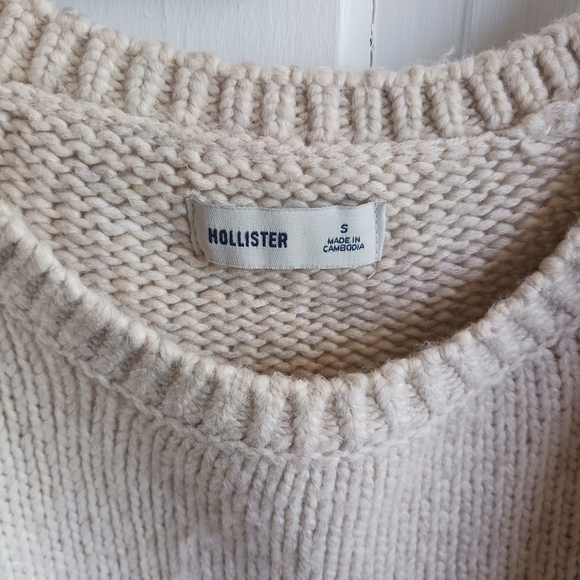 Hollister Cream Off The Shoulder Soft Knit Sweater Size Small - Picture 2 of 4